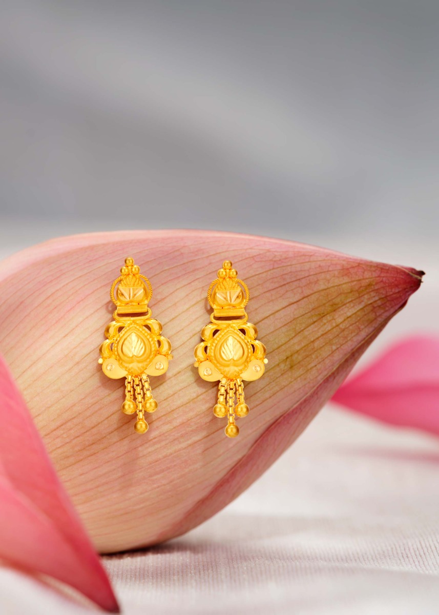 Feather-Inspired Embossed 22K Gold Stud Earring