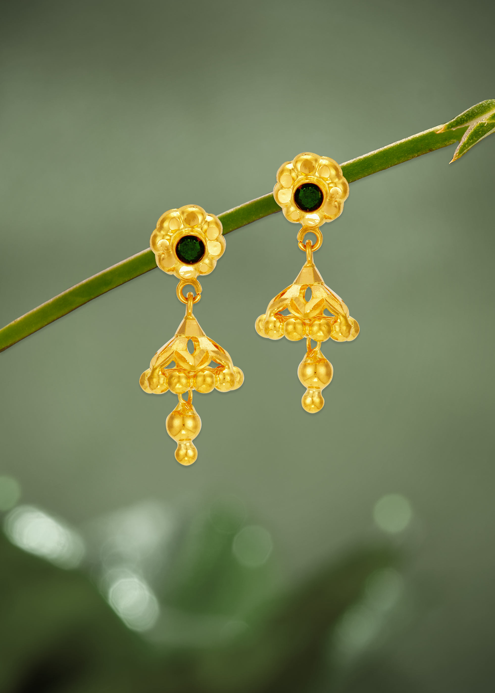 Elegant Lightweight 22K Gold Jhumka Earring