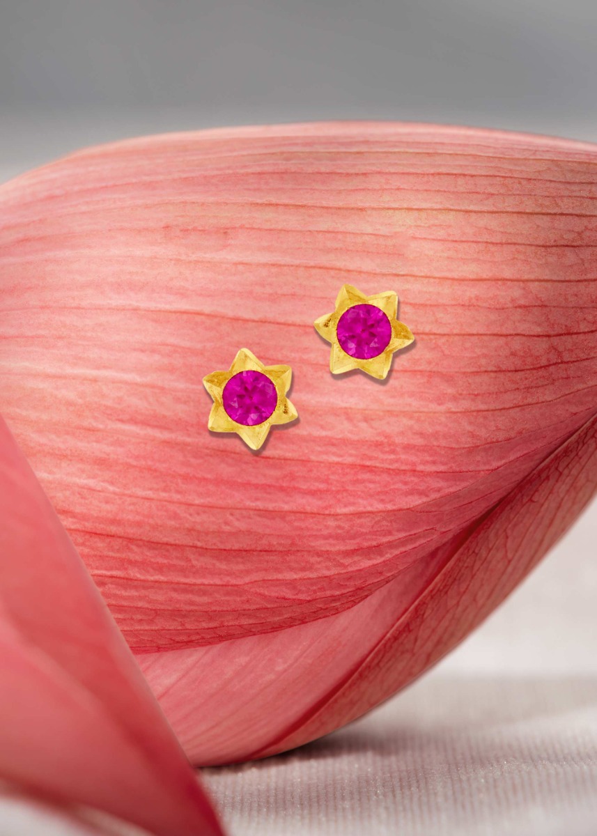 Amethyst Star Shaped 22K Gold Stud Earring