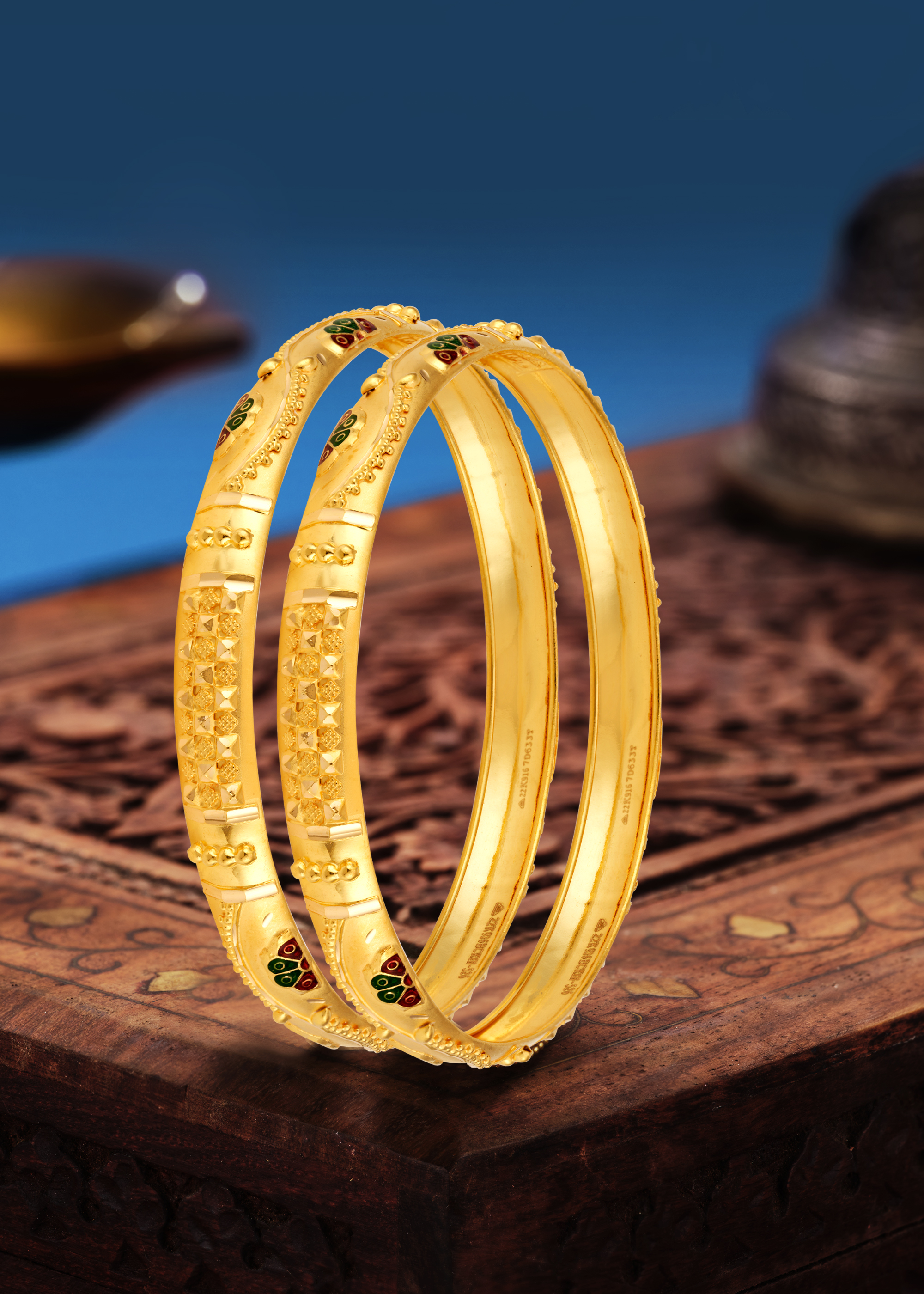 Elegant Fancy Half-Round Delight Bangle